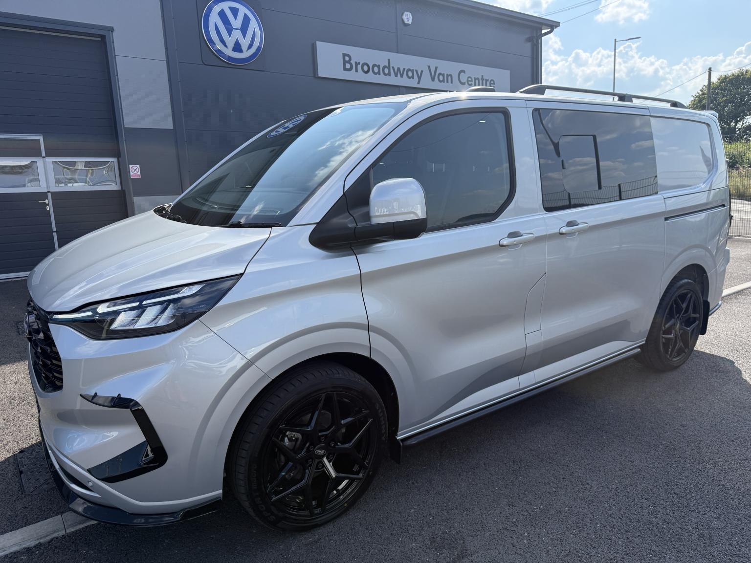 Ford Transit Custom 2.0 280 136 6 Speed EcoBlue Limited 6 Seat Kombi 5dr Diesel Manual L1 H1 in Moondust Silver - Euro 6
