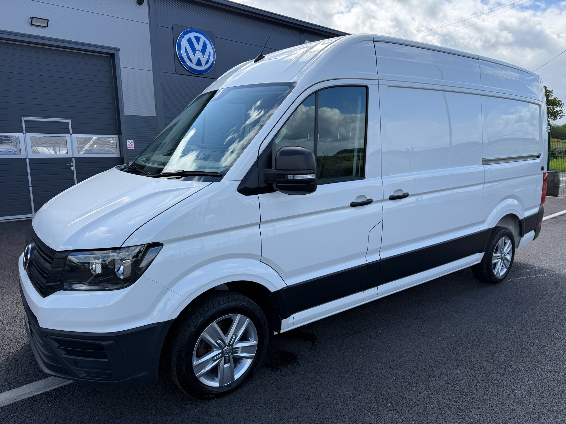 Volkswagen Crafter 2.0 TDI CR35 Trendline Panel Van 5dr Diesel Manual FWD MWB Euro 6 (s/s) (140 ps)