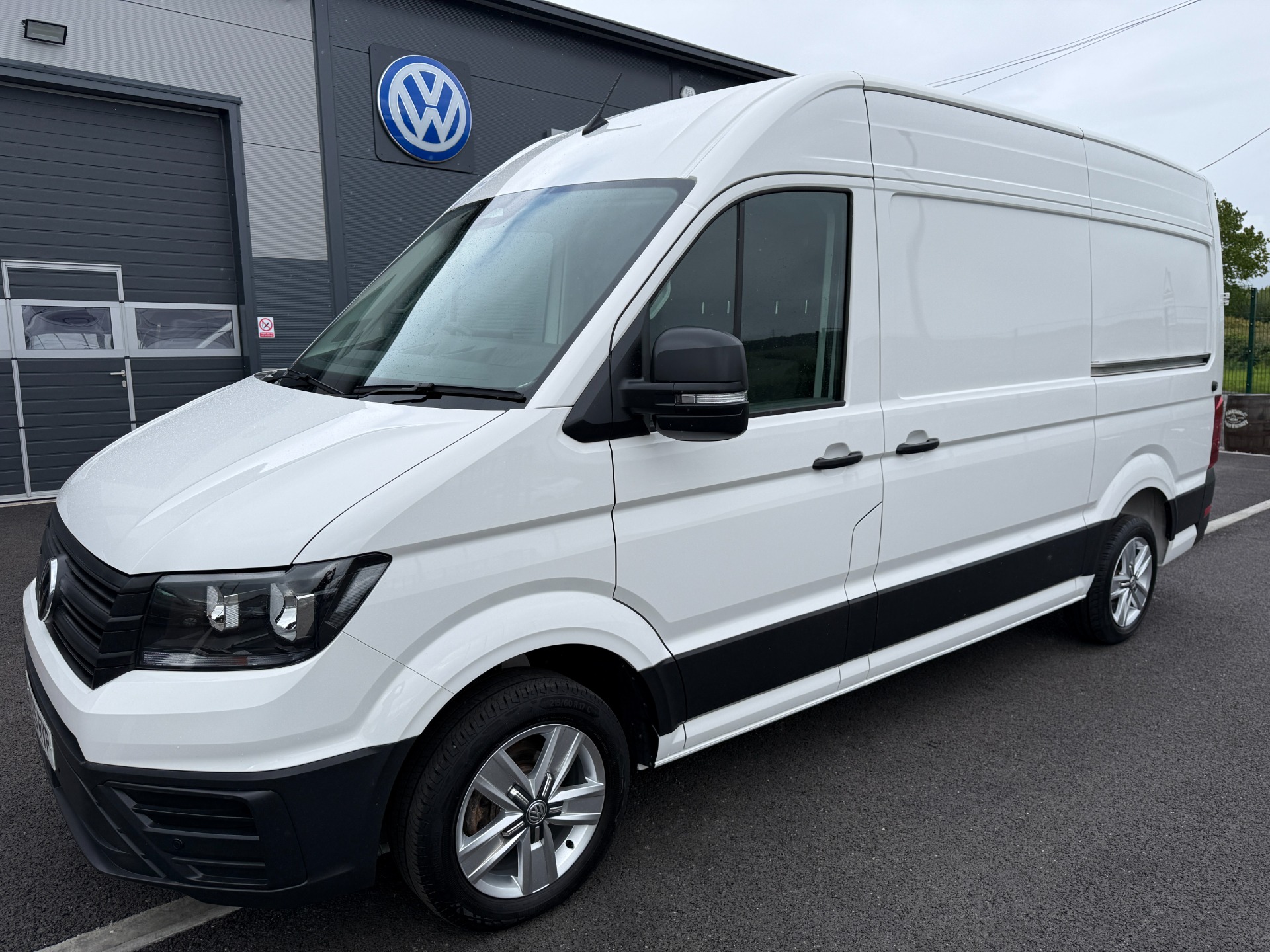 Volkswagen Crafter 2.0 TDI CR35 Commerce Plus Panel Van 5dr Diesel Manual FWD MWB High Roof Euro 6 (s/s) (140 ps)