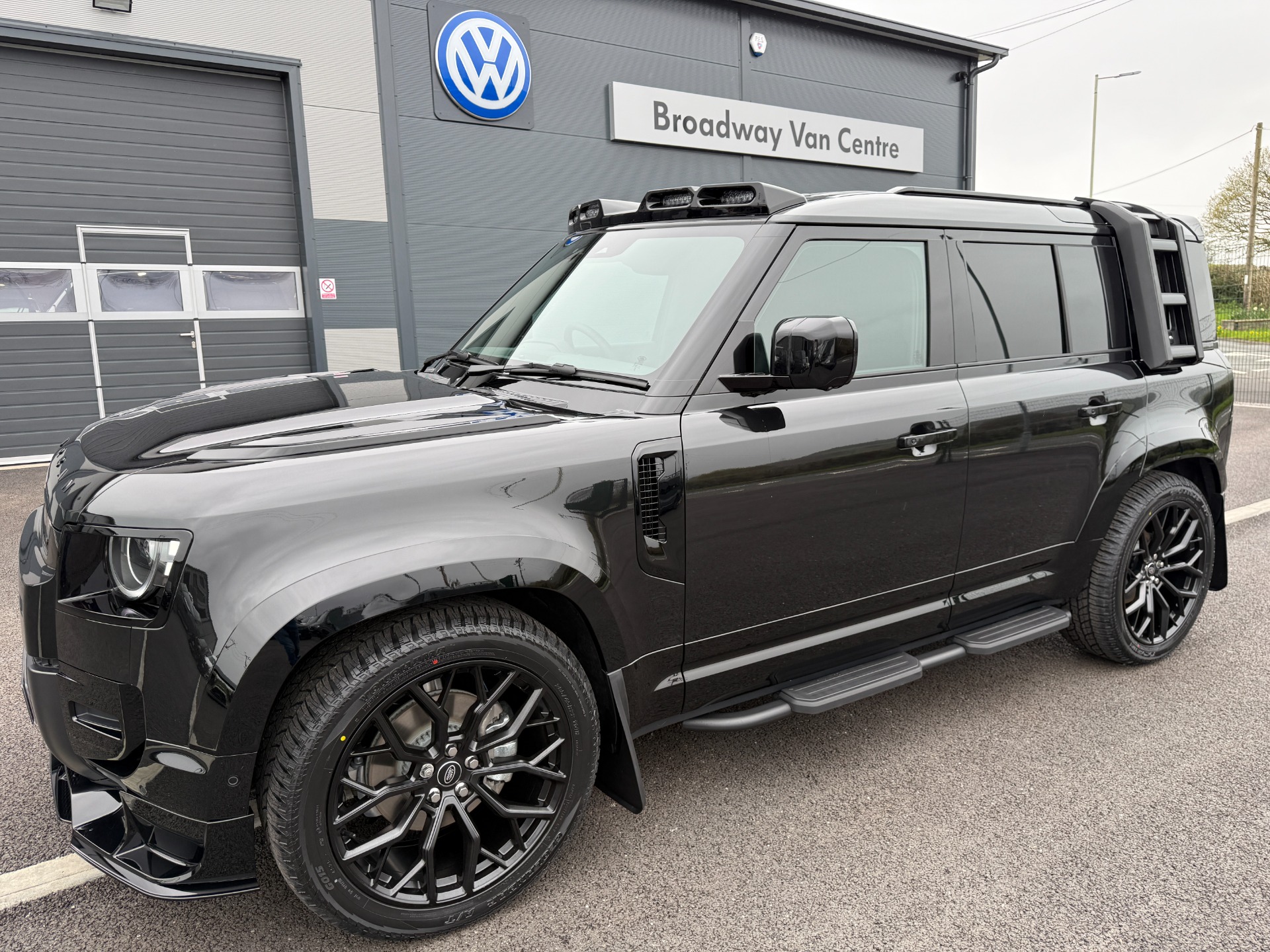 LAND ROVER DEFENDER 110 X DYNAMIC SE HARD TOP COMMERCIAL WITH WIDE ARCH, JUMP SEAT, AIR SUSPENSION