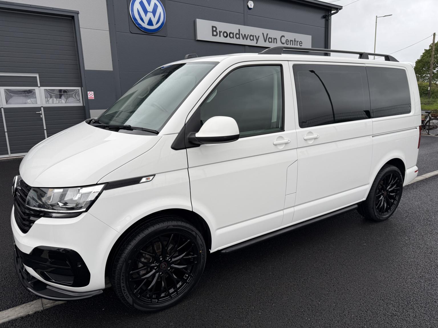 Volkswagen Transporter Shuttle 2.0 TDI SE SWB in Candy White - Euro 6